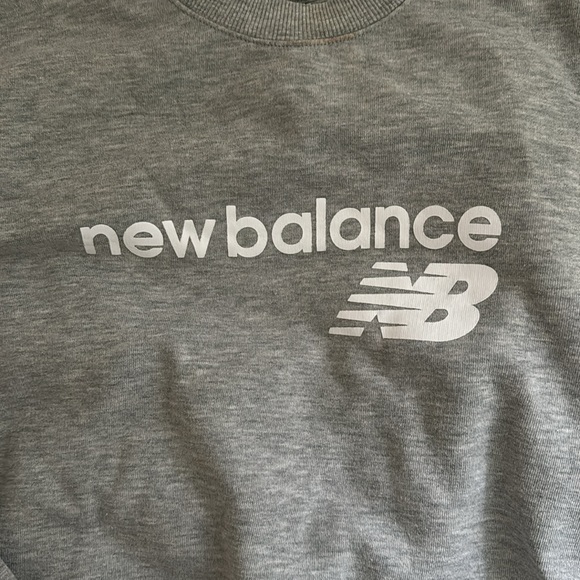 Women’s New Balance Crewneck Sweater - L - Like new - Picture 2 of 4